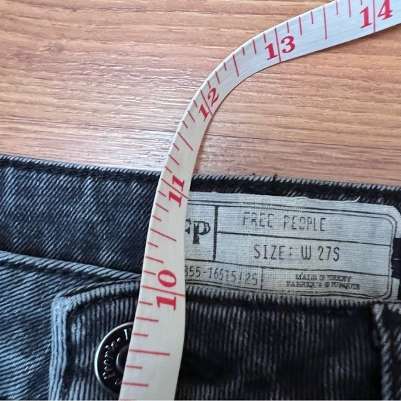 Free People Womens Clean girlfriend Straight leg Jens Size 27S Gray Raw Hem fade - Picture 10 of 14